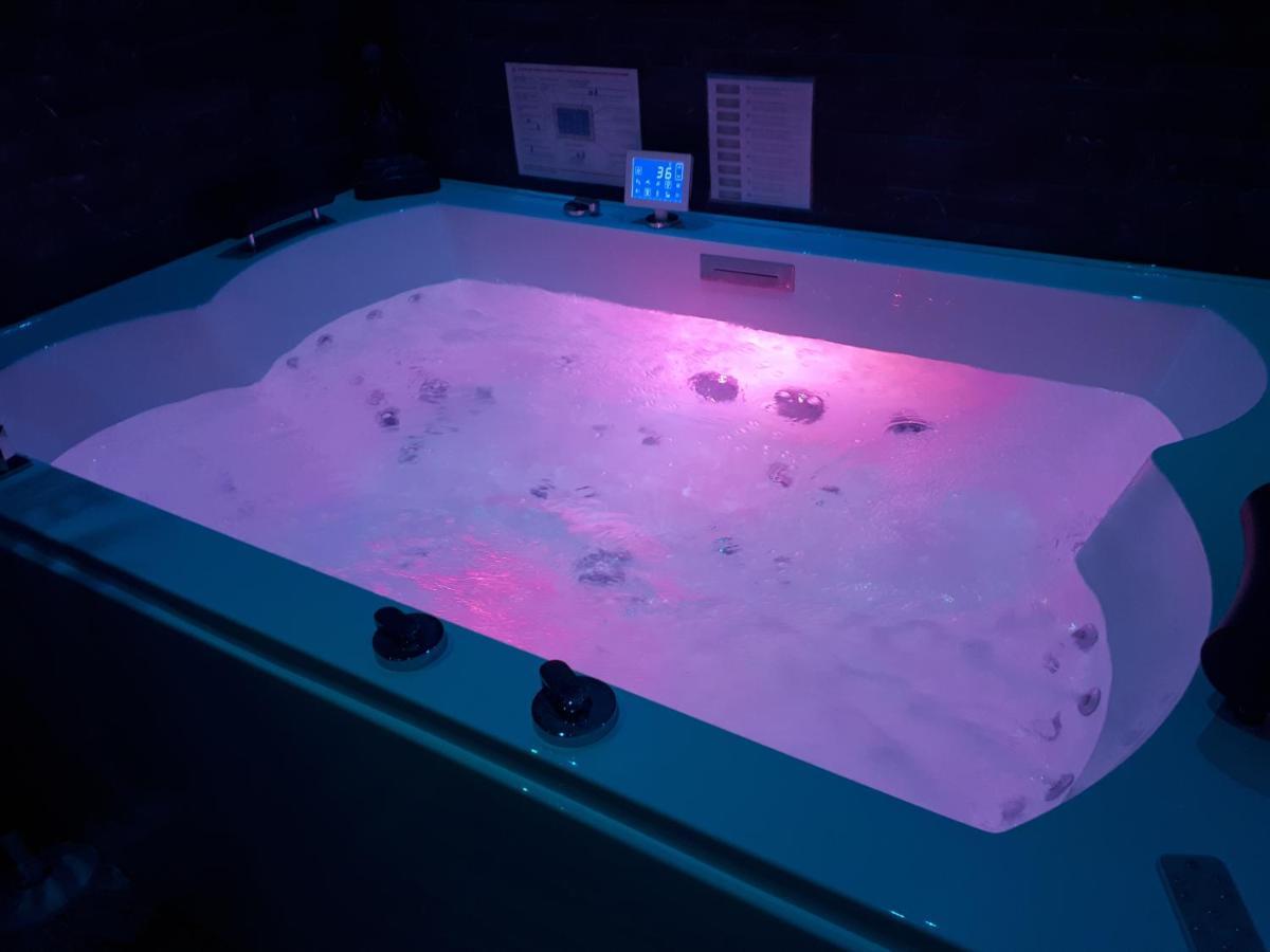 Spa Privatif Love Room, Le Hammam Et Bulles, Chez Nuits Chartraines Chartres Exteriér fotografie
